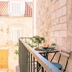 The Renaissance - Zf Hvar アパート